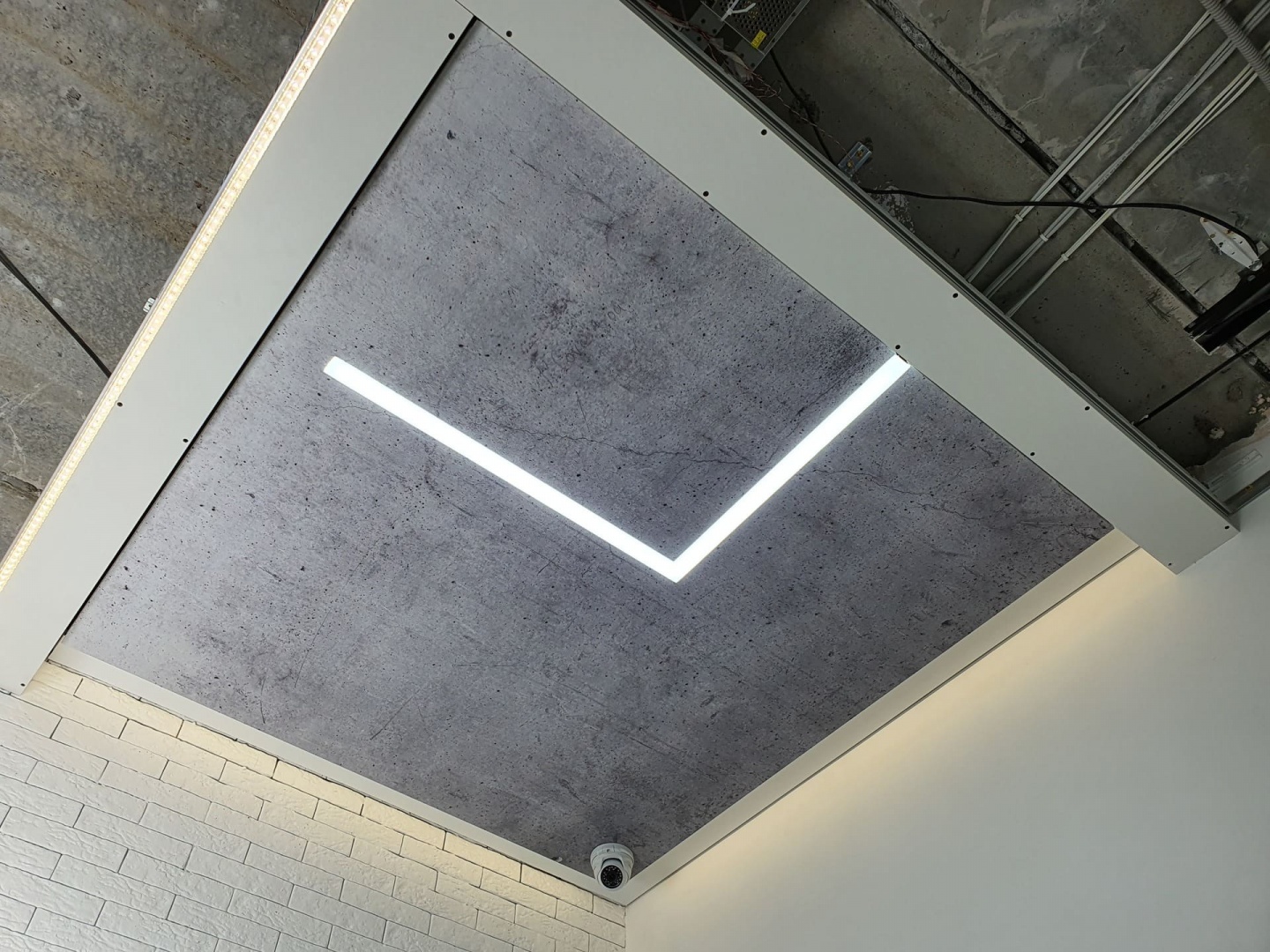 Схема 1. Световые линии 3 см , двухуровневый переход с LED-подсветкой и теневой профиль.