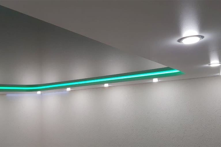 Двухуровневый LED с подсветкой