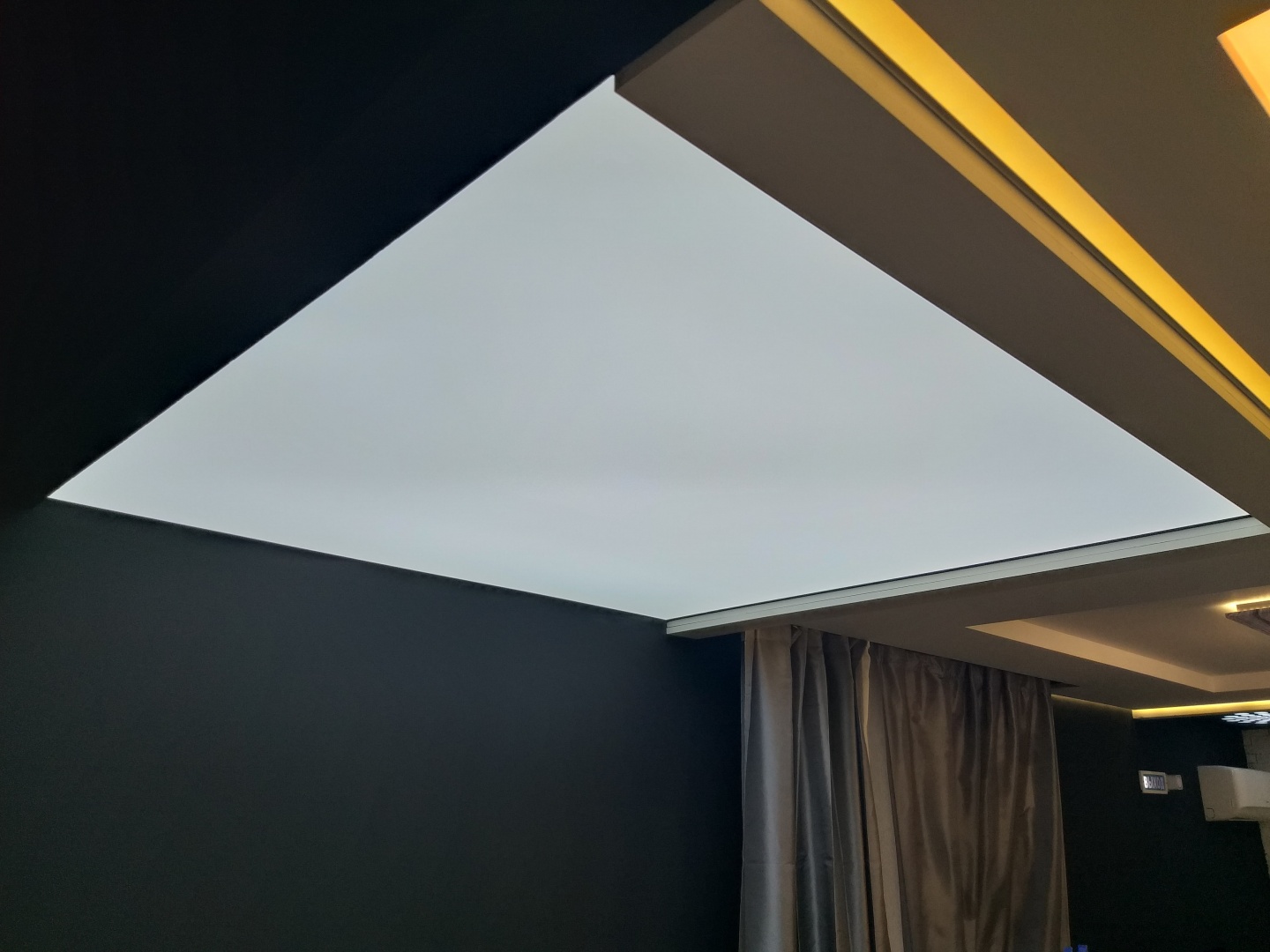 Схема 8. Светорассеивающий потолок.